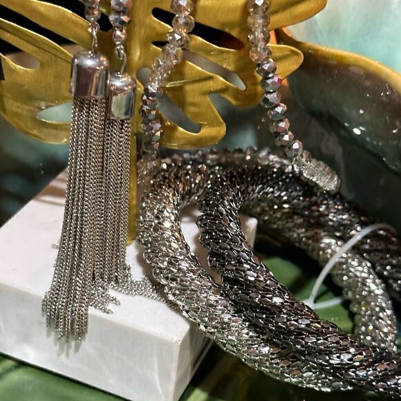 Flapper Style Silver Crystal Necklace with matching Earrings & Bracelet - Picture 4 of 6